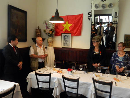 President Ho Chi Minh statue placed in Milan